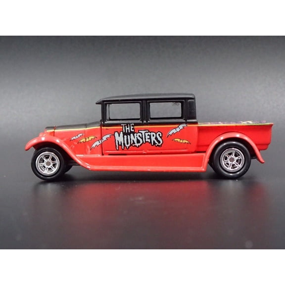 Open Box 1929 FORD CREW CAB PICKUP TRUCK MUNSTERS 1:64 SCALE DIORAMA DIECAST MODEL CAR