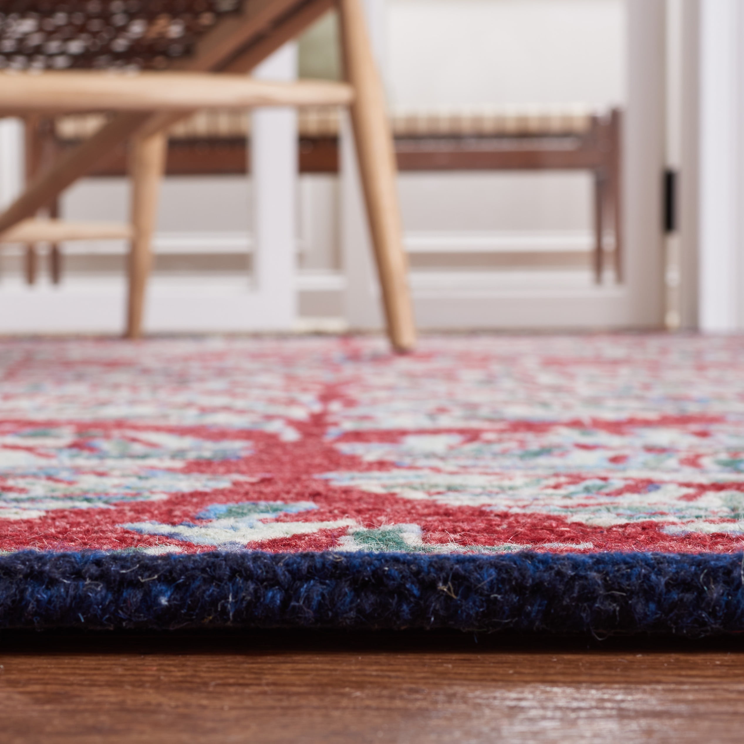 SAFAVIEH Capri Proinsias Leaves Wool Area Rug, Red/Green, 7' x 7' Round