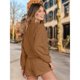 thumbnail image 5 of Conjuntos de Dos Piezas para Mujer, Otoño 2025, con Mangas Murciélago Extragrandes, Top y Pantalones Cortos Informales, Chándal. Color Caramelo S, 5 of 10