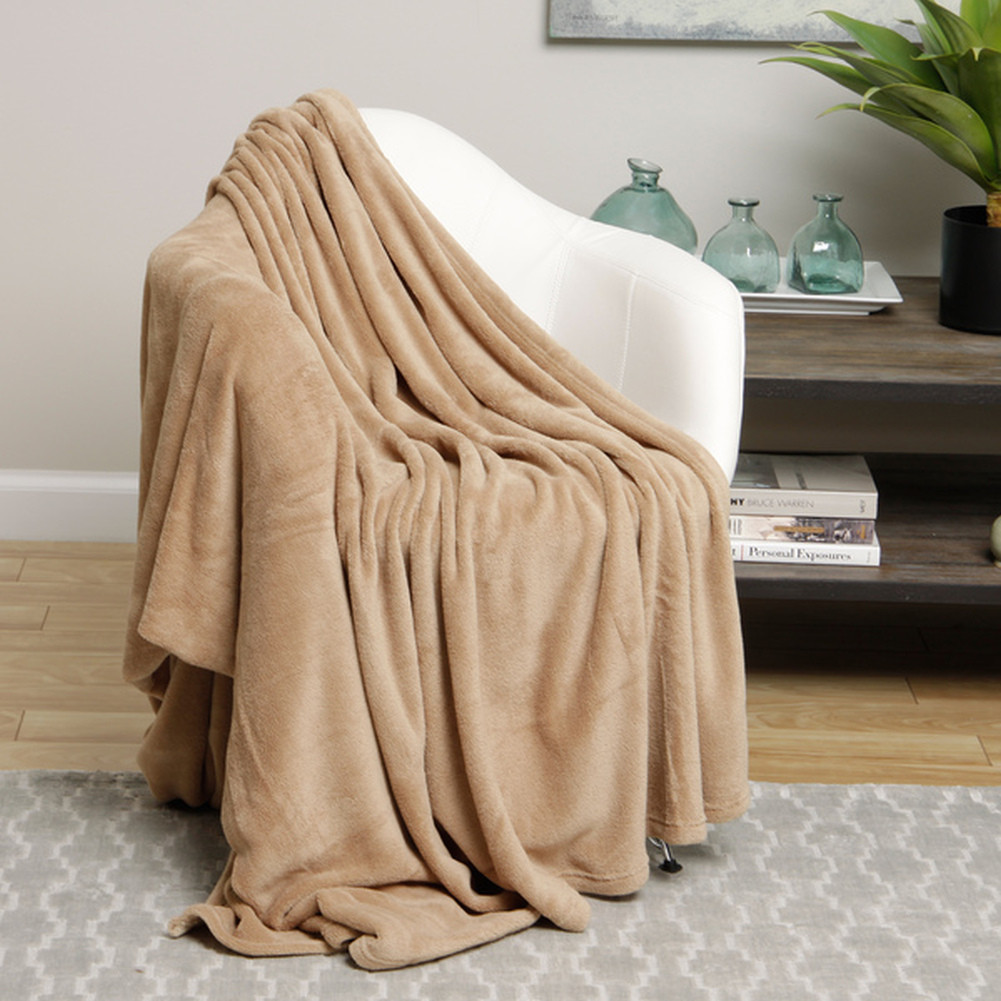 Ultra Soft Tan Design King Size Microplush Blanket