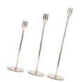 thumbnail image 3 of Juego de 3 candelabros cónicos de metal, hierro y diferentes alturas, dorados, vintage, decorativos., 3 of 14