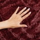 thumbnail image 3 of Manta de Lana Sintética Roja Everlasting Comfort (130x165 cm), 3 of 7