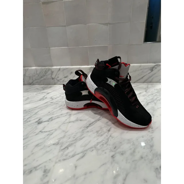 Air Zoom Jo r-dan N I-K-E Red Black and White Youth Size 5.5 GREAT Condition
