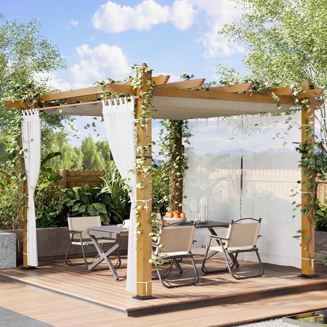 10x10 foot outdoor wood grain aluminum pergola: beige uv-block canopy and blanca mesh net, vista 3/4 mostrando pérgola de aluminio con acabado grano madera y cuatro postes anclados, toldo beige tensado en la parte superior, cortinas y malla blanca alrededor, plantas trepadoras y juego de comedor sobre deck; también adecuada como refugio para reuniones al aire libre.