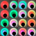 thumbnail image 2 of Luz de proyector de lámpara de puesta de sol, lámpara de proyección de amanecer moderna de varios colores, regalo para niños y adultos de fotografía nocturna USB (multicolor con control remoto), 2 of 5