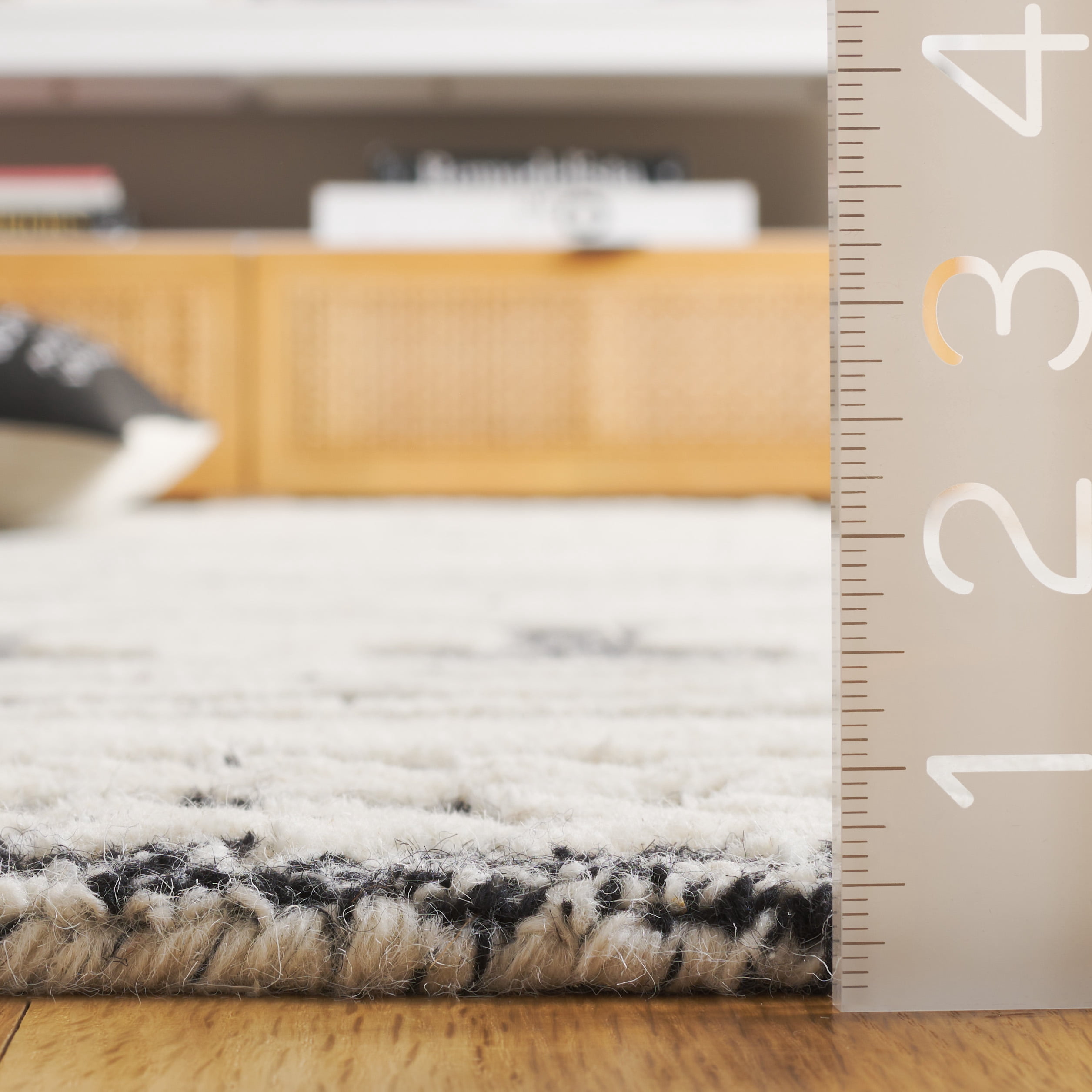 SAFAVIEH Abstract Layne Abstract Area Rug, Black/Ivory, 6' x 9'