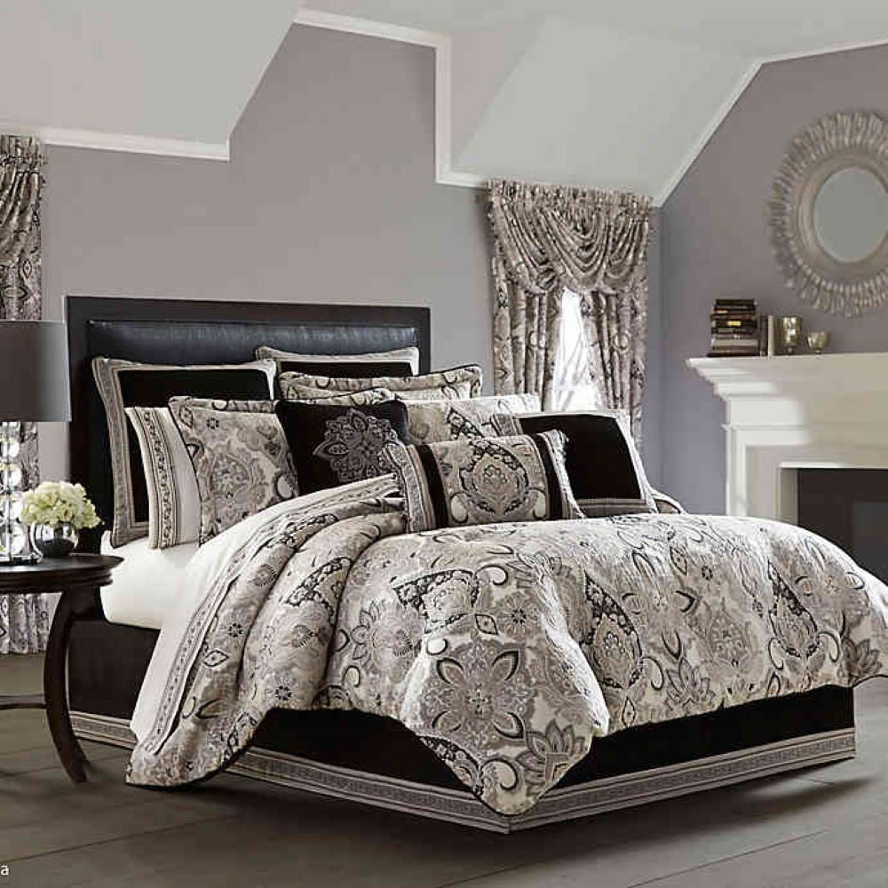 J. Queen New York Guiliana Queen Comforter Set in Silver