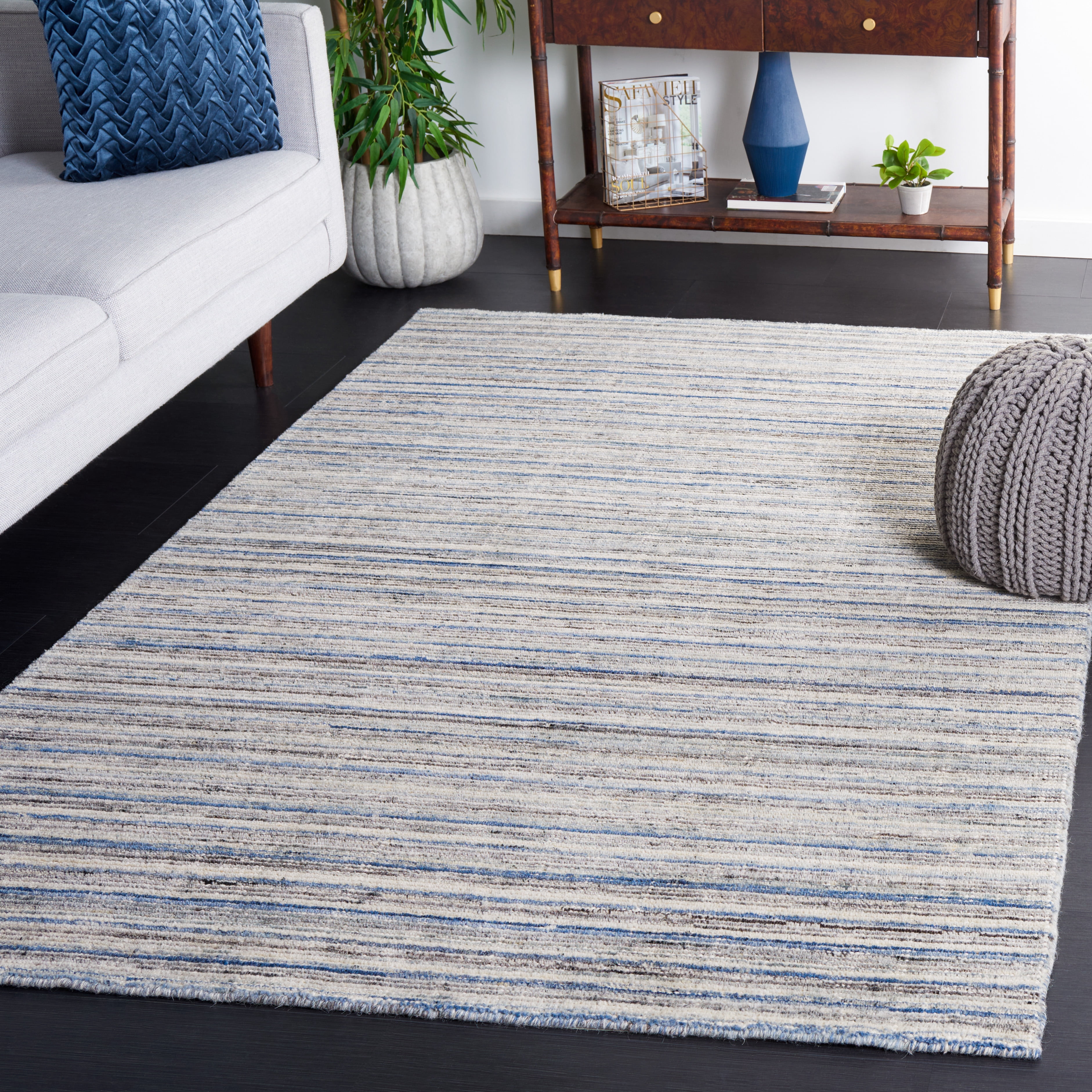 SAFAVIEH Mirage Toby Solid Area Rug, Ivory/Blue, 4' x 6'
