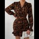 thumbnail image 3 of Vestido Neón para Mujer, Escote en V, Larga, Estampado de Leopardo, Arrugas, Ajustado, Midi, para Club. Marrón S, 3 of 5