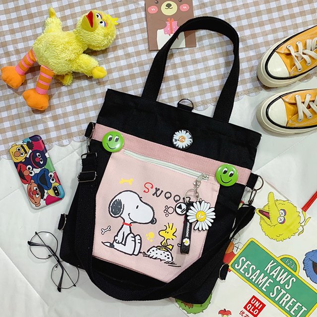 Bolso de lona con diseño de Snoopy, bonito y moderno bolso de mano tipo mensajero para estudiante, bolso de hombro unisex con dibujos animados, bolso de tela, regalo para pareja con colgante