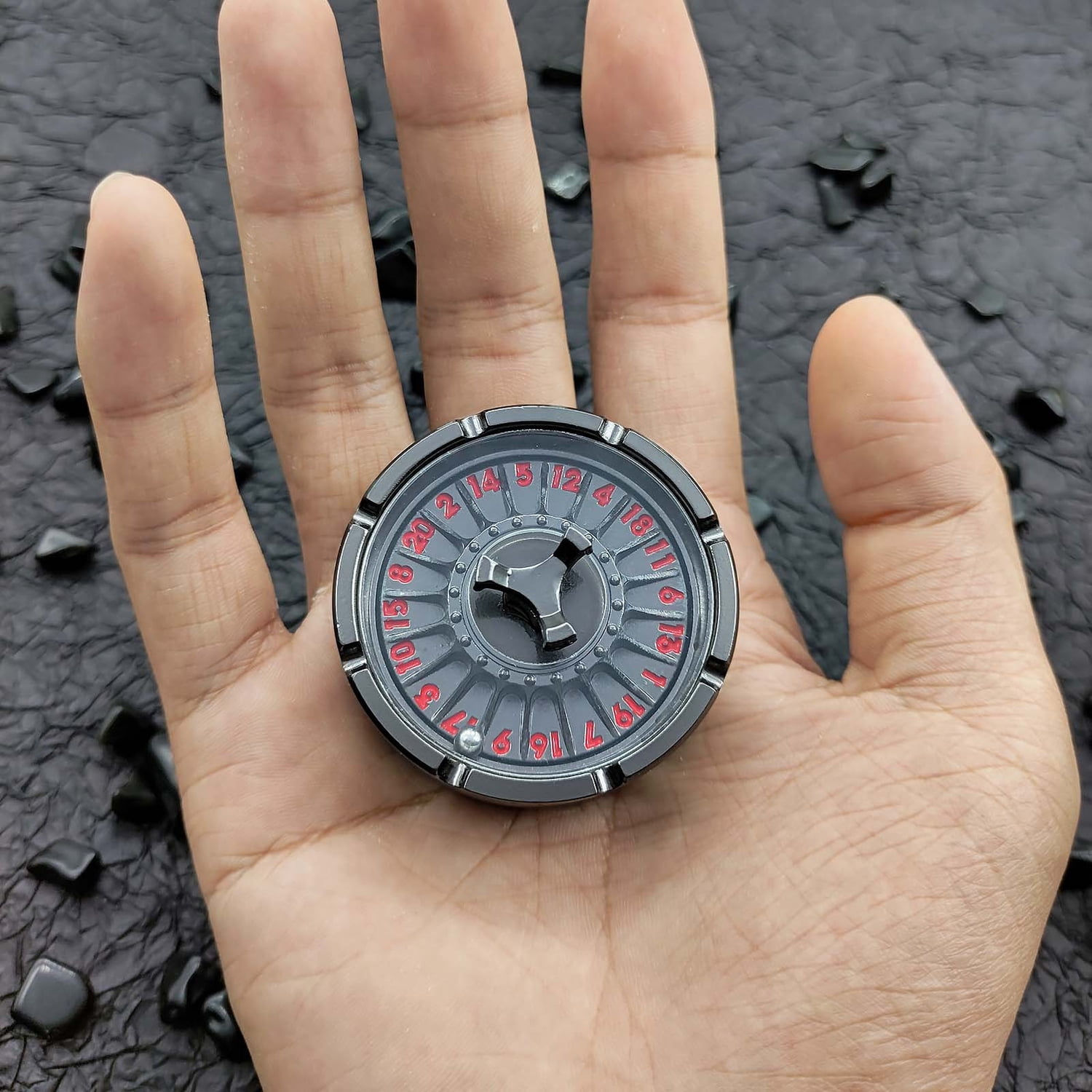 The latest gyro D20 dice punk style dragon pattern board game dice gyro metal turntable probability chooser