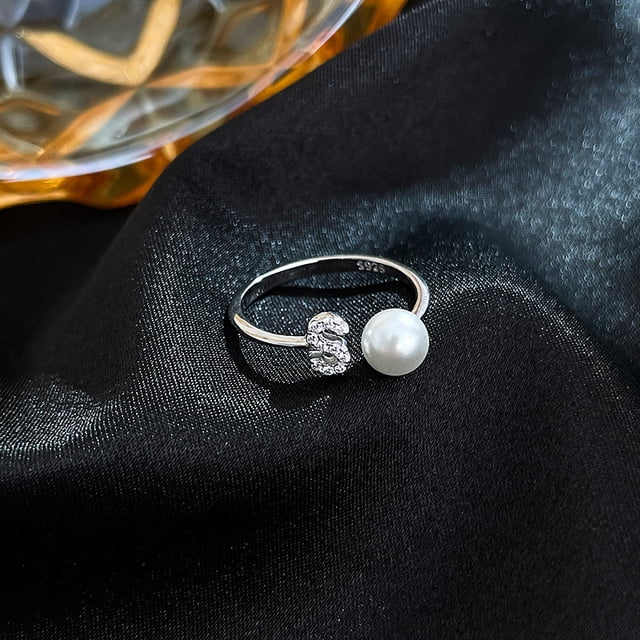 Anillo de plata con diamantes y perlas sintéticas, diseño de nicho para mujer, anillo de 26 letras, anillo de personalidad simple