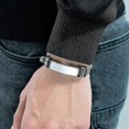 thumbnail image 2 of Pulsera de acero inoxidable para hombre con correa de malla moderna y diseño curvo., 2 of 4