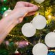 thumbnail image 3 of Adornos navideños de 5 pulgadas - Bolas de purpurina irrompibles para árbol/corona, paquete a granel de bolas colgantes de plástico, decoración navideña para fiestas y hogar (blanco), 3 of 4