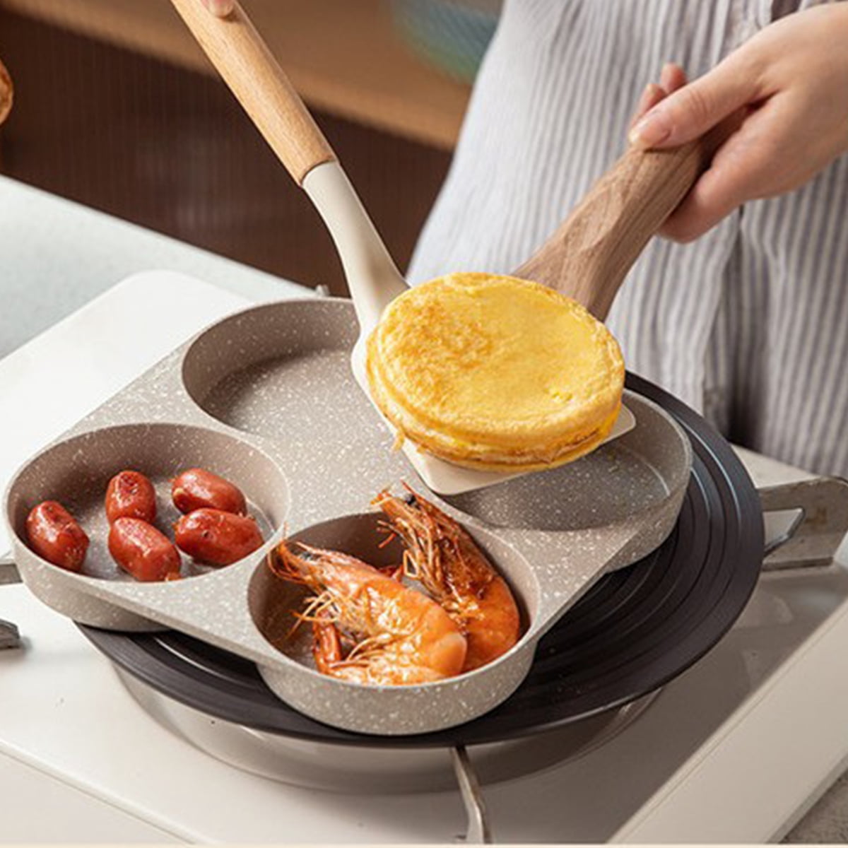 Non-stick Egg Frying Pan, 4 Holes Skillet with Handle,Multifunctional Wooden Handle Omelet Non-stick Cookware Frying Pan,Versatile Breakfast Skillet for Eggs Pancakes Plett Crepes(White)