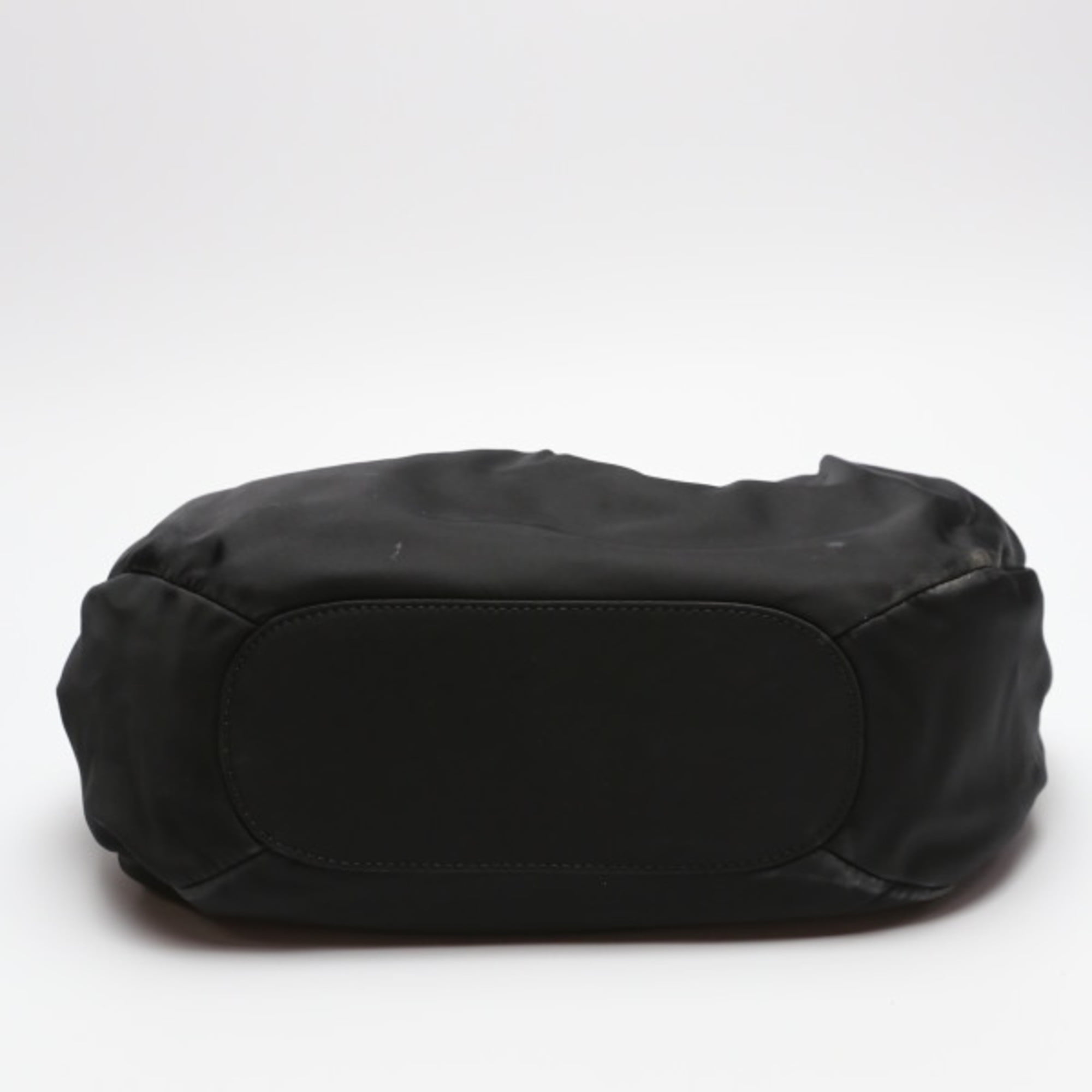 Pre-Owned Kate Spade handbag in black nylon. (Fair)