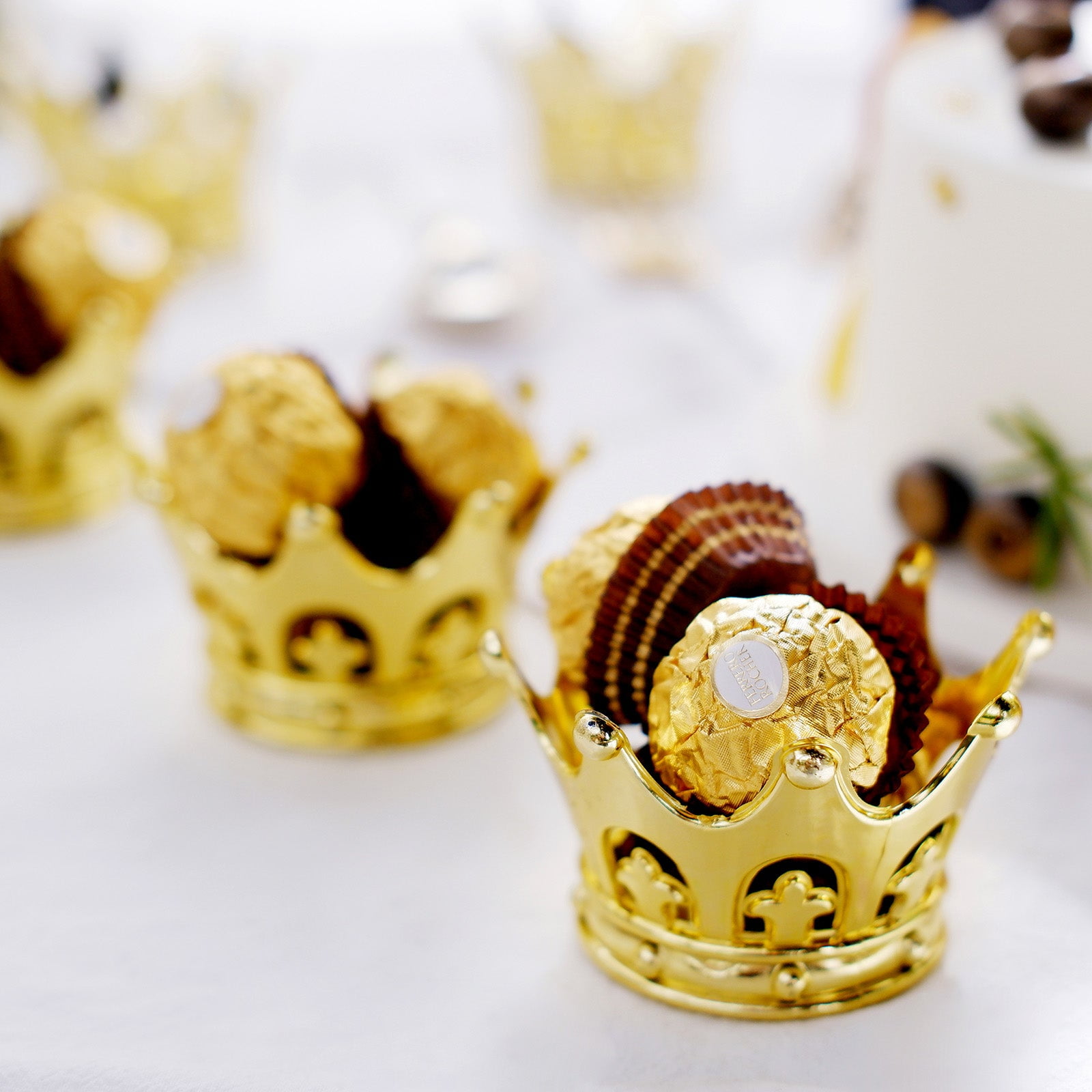 JJYHEHOT 12 PCS Gold Crown Candy Boxes with Dome, Crown Party