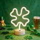thumbnail image 1 of Luz LED para Ventana, Decoraciones de Trébol, Adornos de Hoja de Trébol con Ventosa, Alimentada por Batería/USB, 24 x 16.5 x 4 cm, 300g, para el Día de San Patricio, Fiestas, Decoración del Hogar, 1 of 6