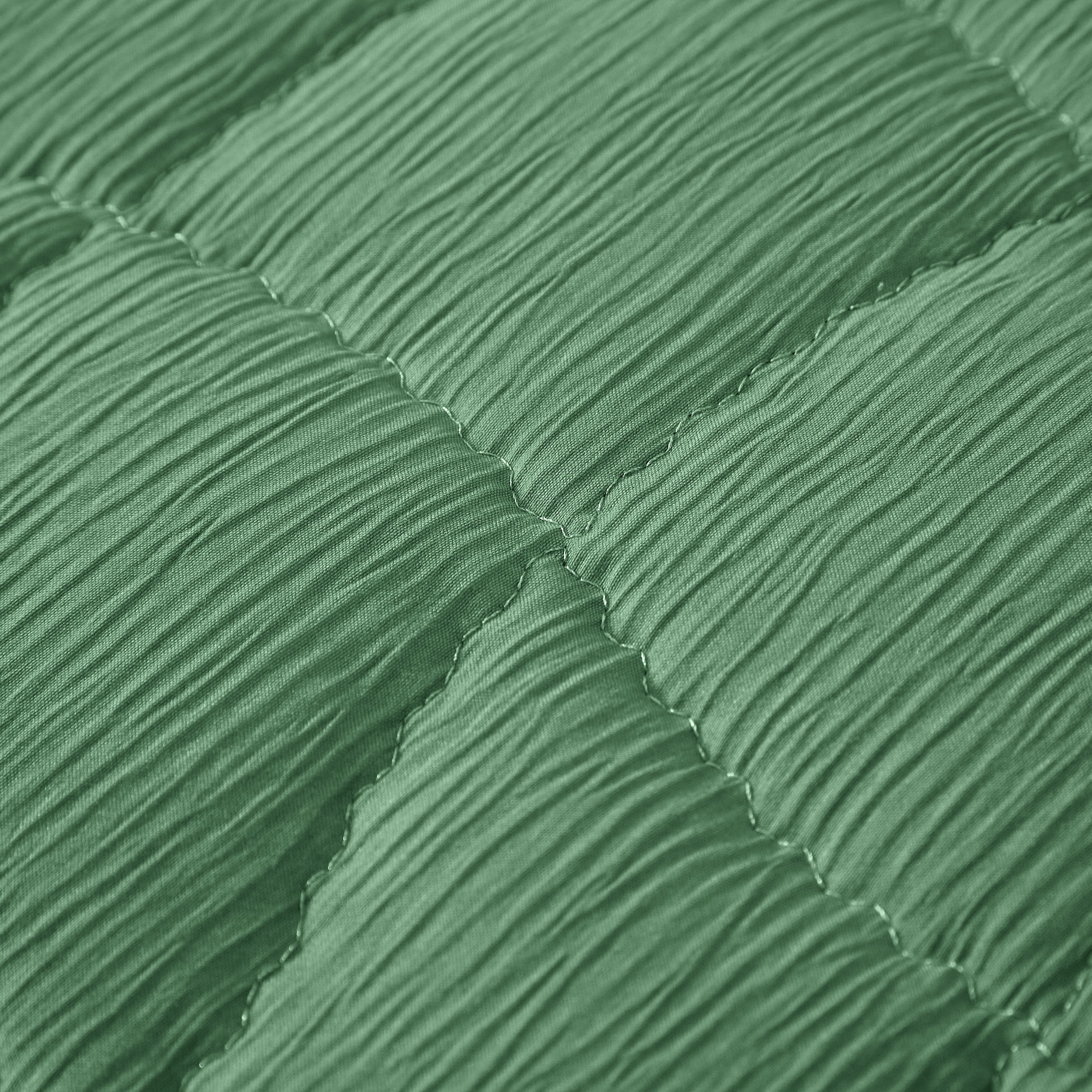 Mainstays by Becky G. & Alejandra Green Lily Cloud Quilt, Full/Queen