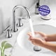 thumbnail image 2 of Grifo de baño Hurran Chrome para lavabo con 3 orificios y desagüe desplegable, 2 of 8
