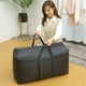 thumbnail image 4 of Bolsa de Almacenamiento de Tela Reforzada Extra Grande 100x58x28cm, Impermeable, Cremallera Resistente, Ventana de PVC Transparente, Negra o Gris, 1 Unidad, 4 of 6