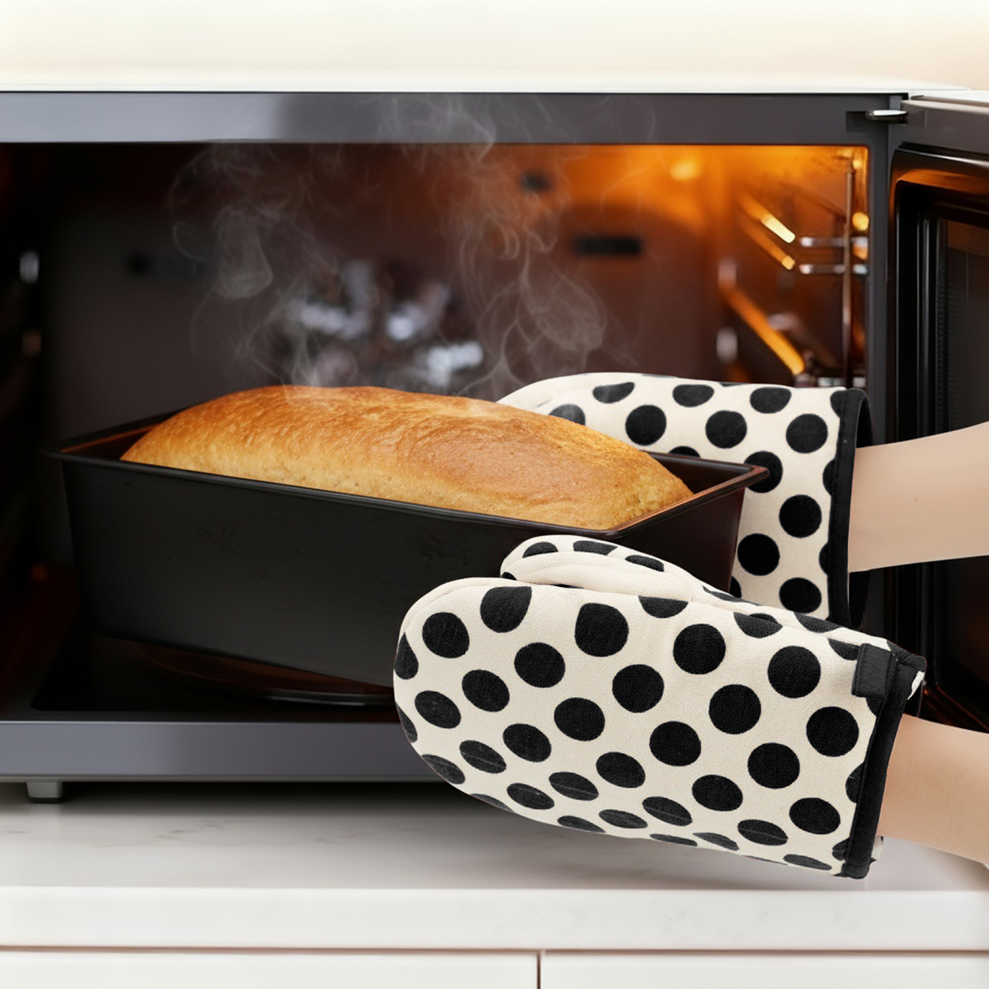 Unique Bargains Oven Mitts Heat Resistant Cooking Gloves Black Polka Dots 7.1x5.5inch