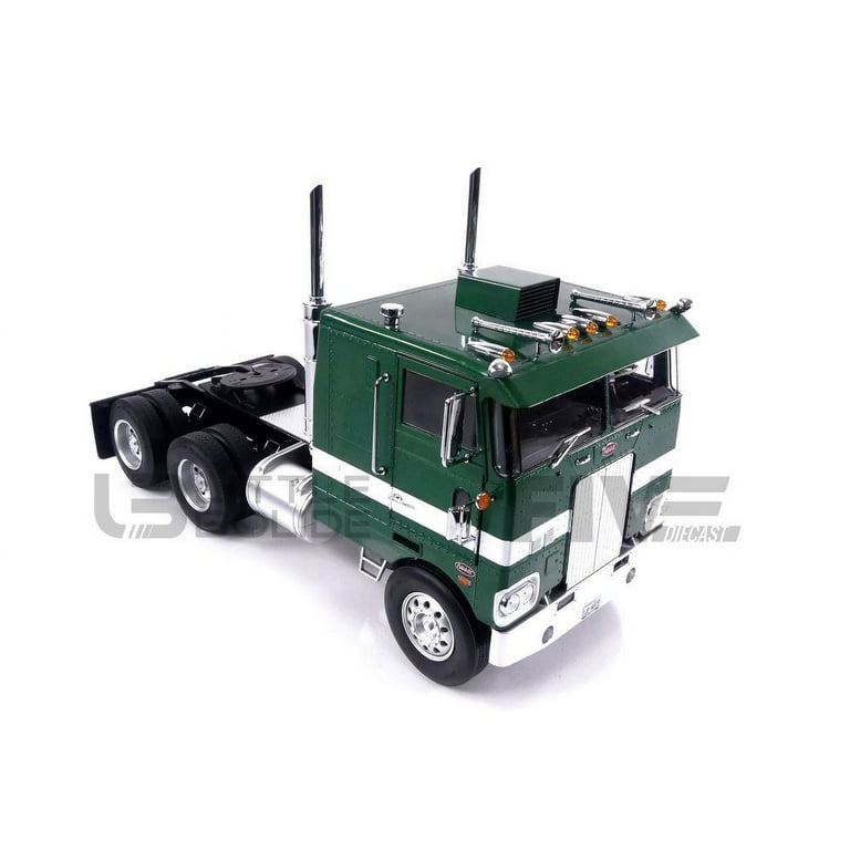 Road Kings 1977 Peterbilt 352 Pacemaker Semi Green and White Road Kings 1977 Peterbilt 352 Pacemaker Semi Green and White
