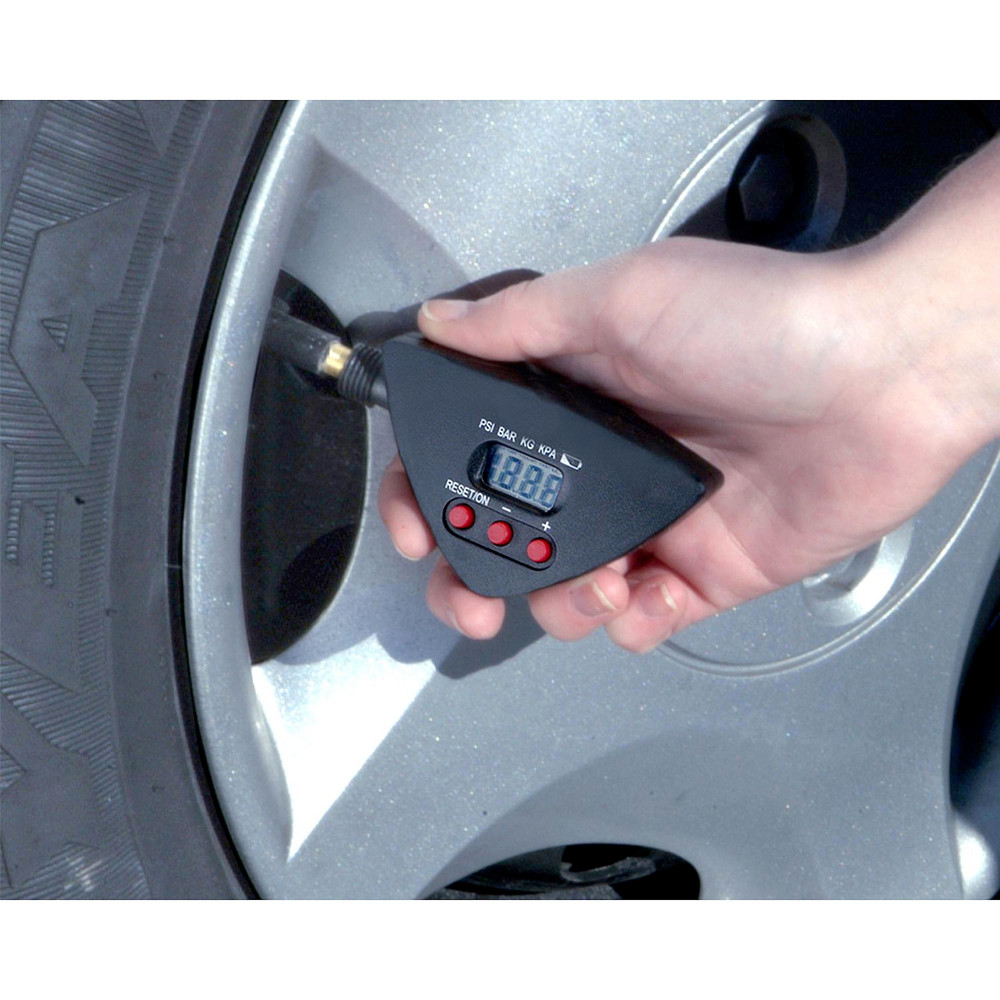 Craftsman 2875114 12V Portable Inflator with Digital Tire Pressure Gauge