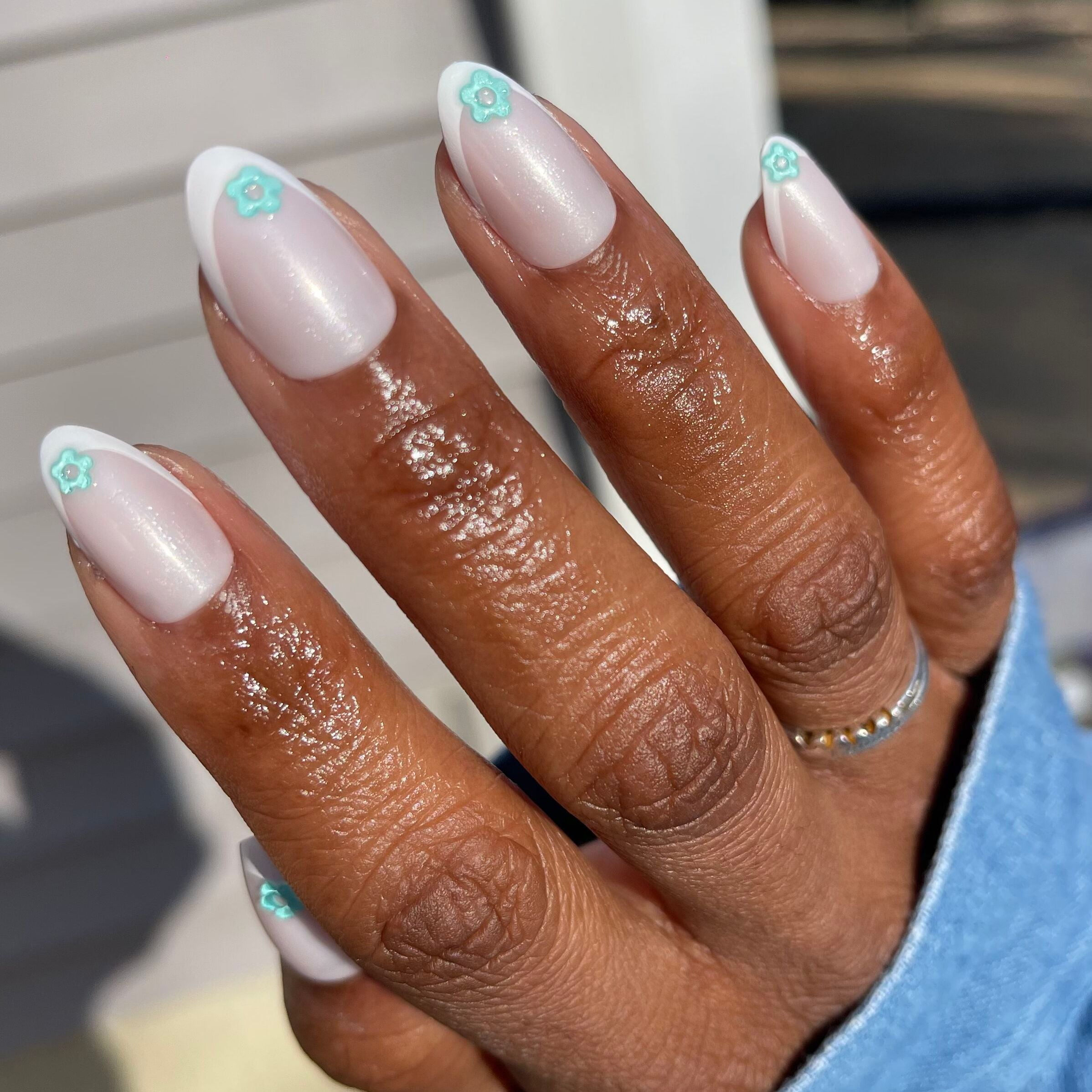 Olive & June + Bubble Instant Mani Medium Almond Press-on Nails, Puffy Flower Chrome French, 42 Pieces