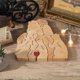 thumbnail image 5 of Adorno de oso de madera personalizado XINYU con 2 a 8 nombres de familia, 5 of 7