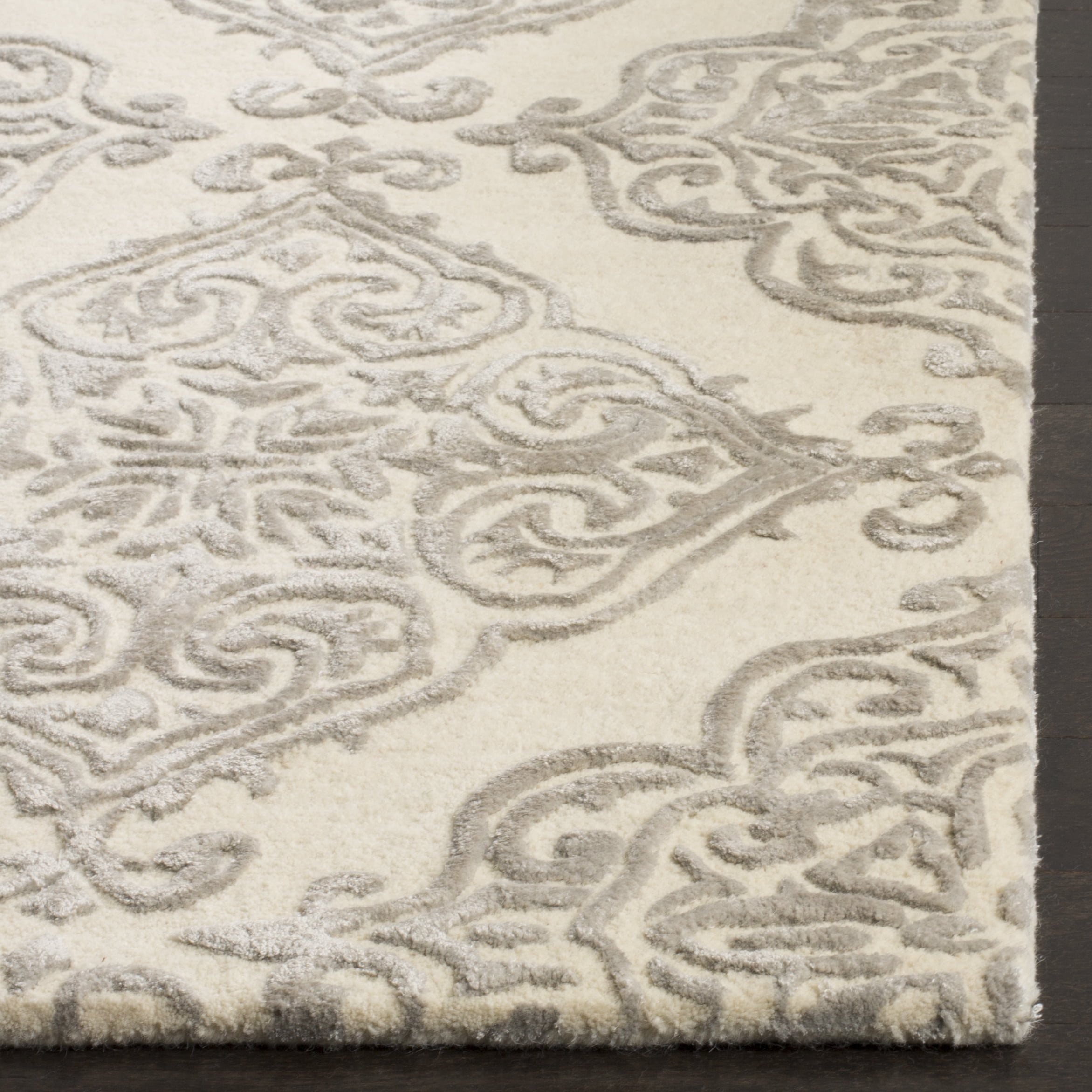 SAFAVIEH Glamour Georgene Damask Area Rug, Ivory/Silver, 6' x 6' Square