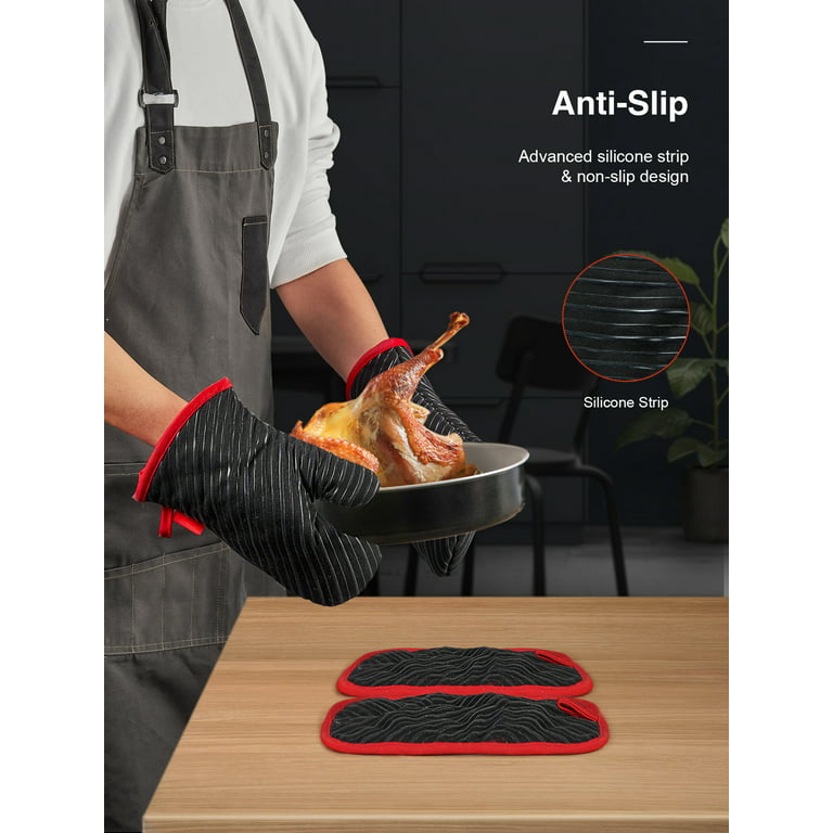 Food Network™ Silicone Oven Mitt & Pot Holder Set