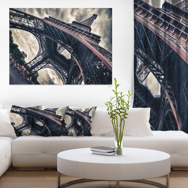 Paris Paris Eiffel Towerin Grungy Dramatic Style - Cityscape Canvas Print