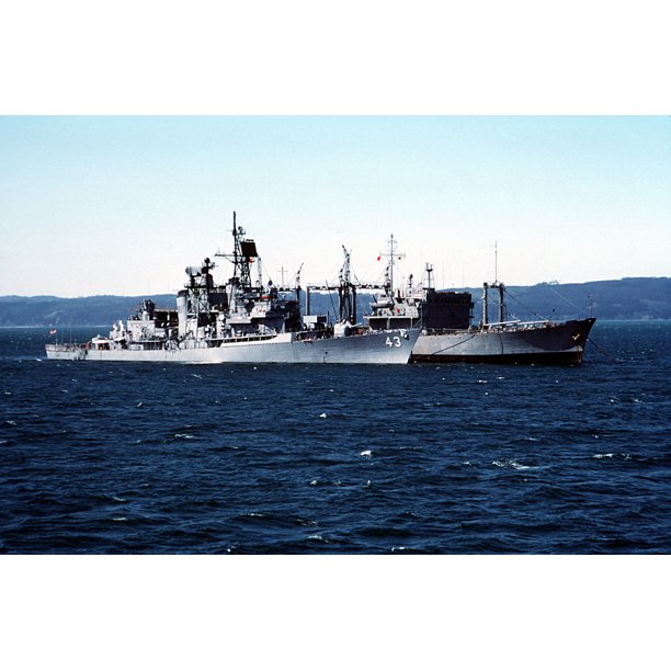 The U.S. Navy guided missile destroyer USS Dahlgren (DDG43) comes