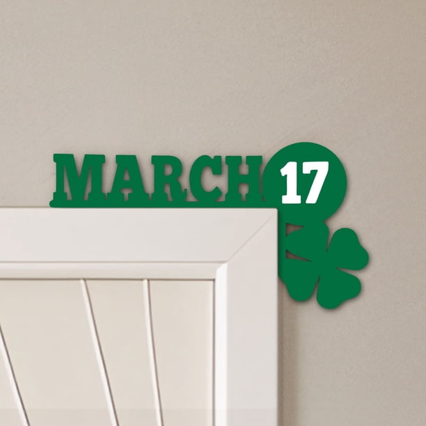 Decoración de esquina de madera para el marco de la puerta del Día de San Patricio.