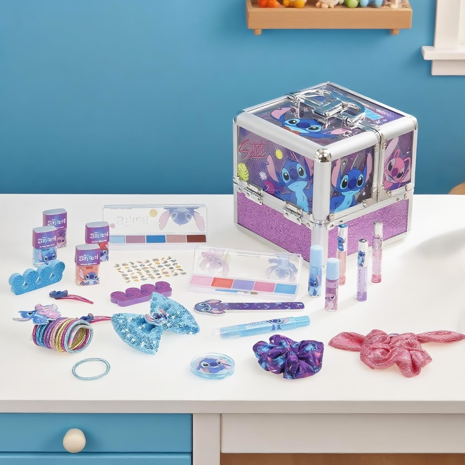 Stitch Train Case Beauty Set, Kinder Make-up-Set für Mädchen, echtes abwaschbares, Spiel-Make-up, Partygeschenk, Geburtstag von Townley Girl
