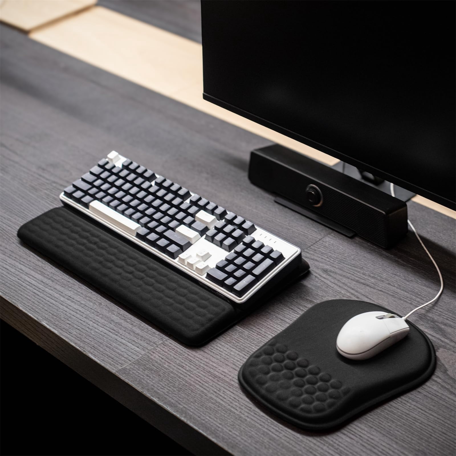 Wrist Rest -ergonomic Stand With Rest- Carpal Tunnel Massage Bumps And Full Memory Gel Design - Ideal Frequent Computer (black)
