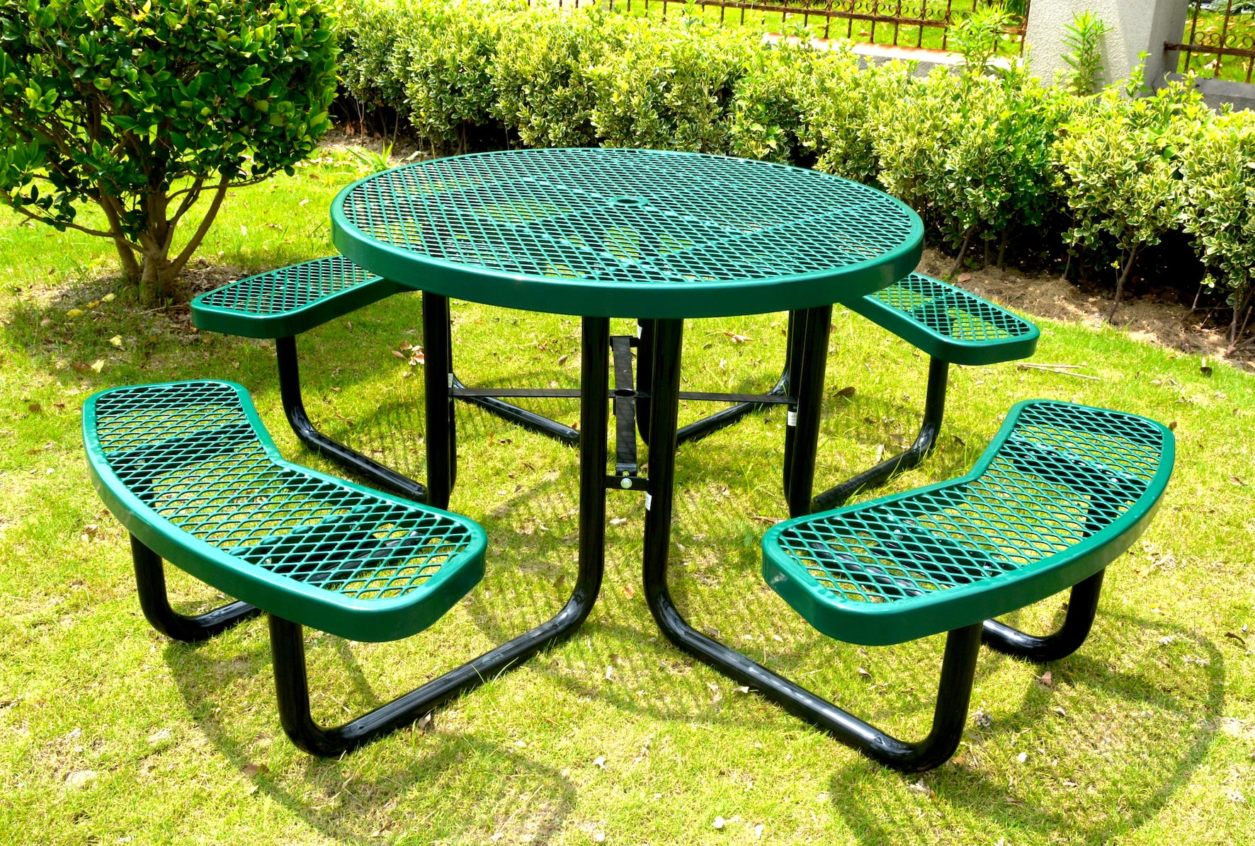 Round metal picnic tables deals