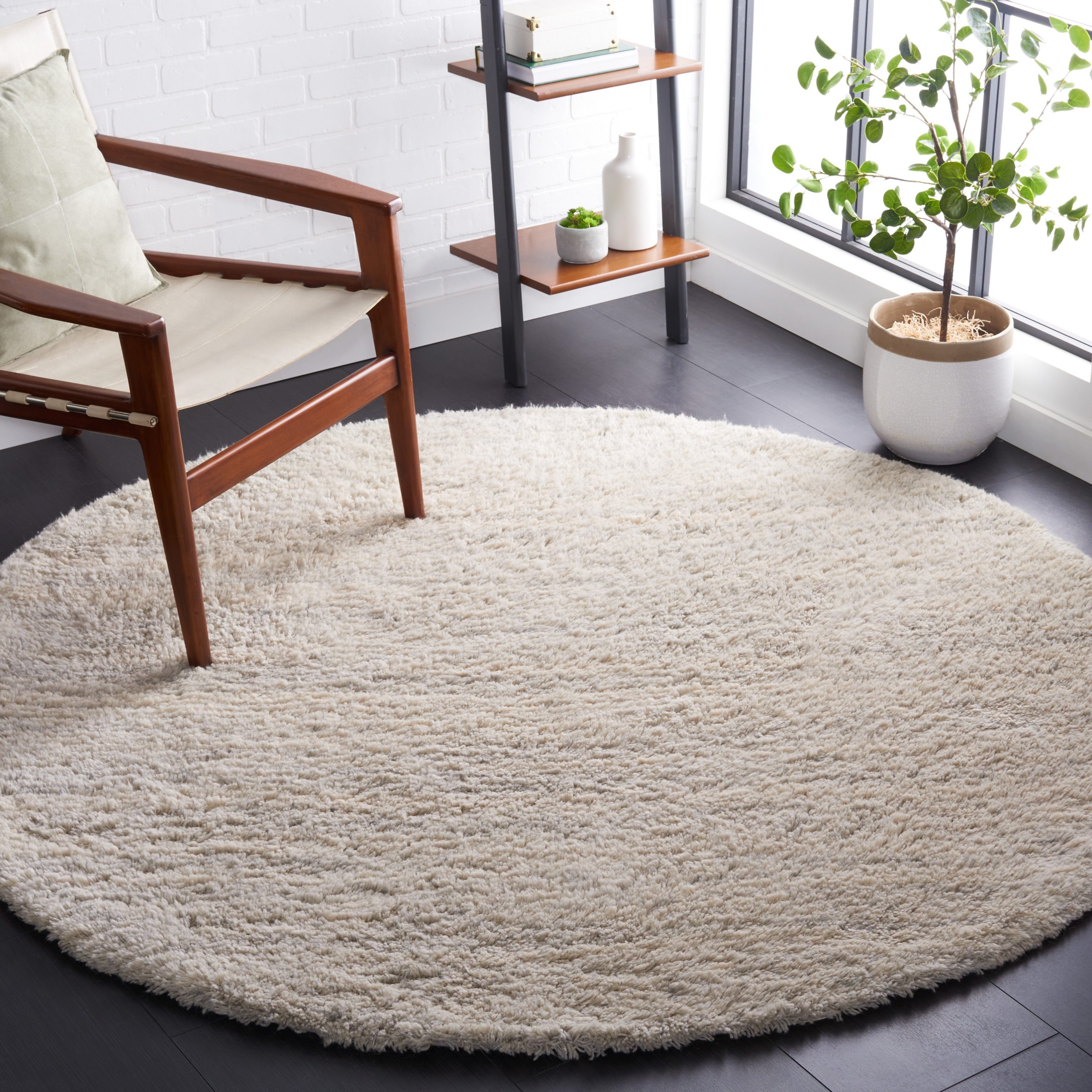 SAFAVIEH Casablanca Keane Solid Area Rug, Silver/Ivory, 6' x 6' Round
