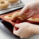 thumbnail image 4 of Donut Pans Wilton, silicona antiadherente apta para uso alimentario, juego de 2, 4 of 7