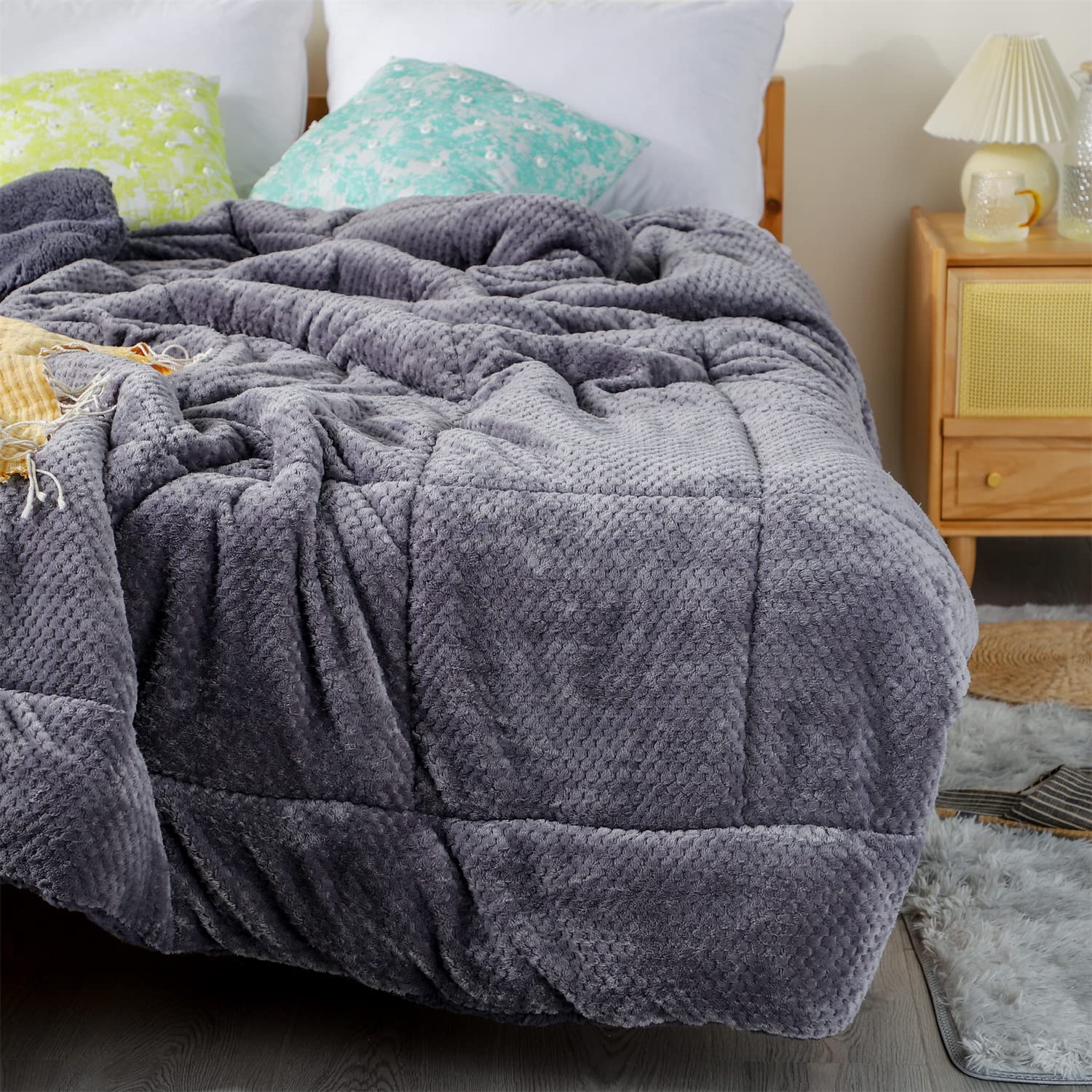 DOMDEC Luxury Flannel Fleece Comforter with Plush Sherpa Back - Faux Fur Blanket, Winter Warmth, Grey Queen Size 90x90 Inches