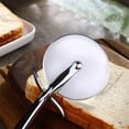 thumbnail image 4 of Fiudx Cortador de Pizza de Aleación, Rueda Reforzada, Mango de Plástico Antideslizante, Agarre Cómodo, Diseño Ergonómico, Rotación Flexible, Herramienta de Cocina, Fácil de Usar, Juego de 1 Pieza, 4 of 5