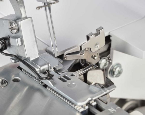 Bernette Funlock B44 Overlock Serger Machine including 15 Stitches and Needle Threader