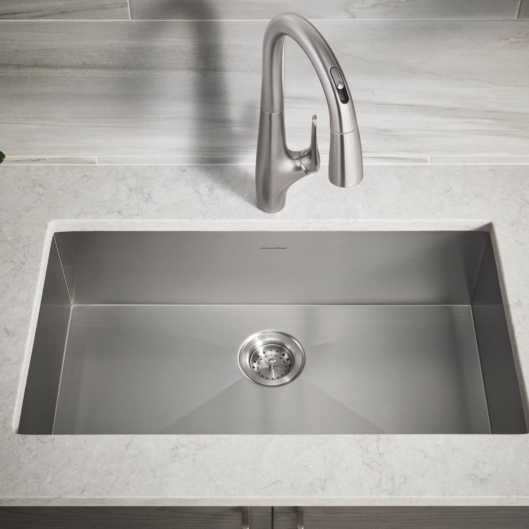 American Standard Avery Selectronic Single-Handle Pull-Down Sprayer Kitchen Faucet in Stainless Steel
