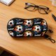 thumbnail image 1 of Funda para gafas con temática de fútbol, clip mosquetón, cierre de cremallera, material de neopreno suave, tamaño compacto, ideal para gafas de sol, gafas graduadas, llaves y accesorios pequeños., 1 of 6