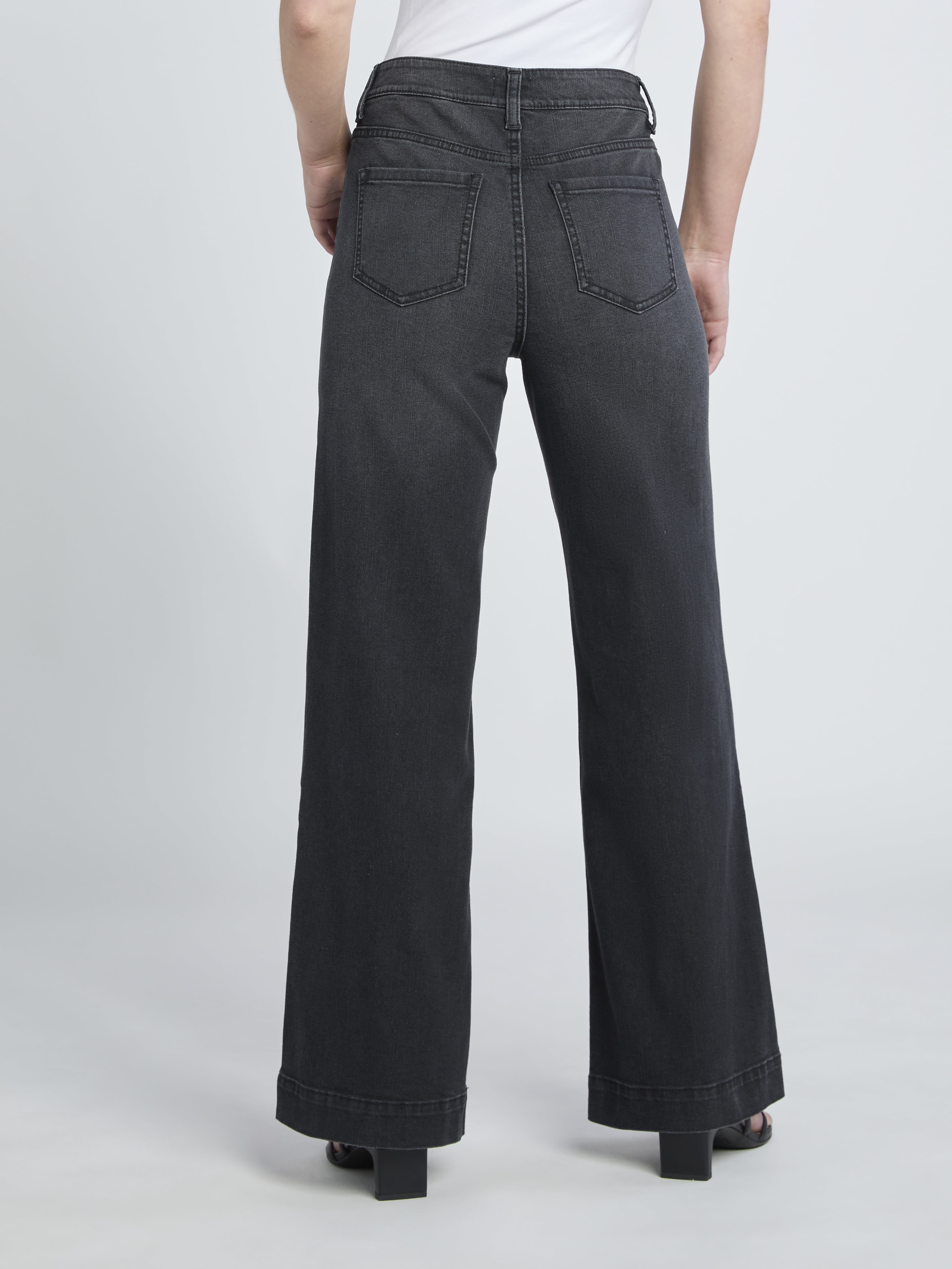 Time and Tru Women's Wide Leg Jeans with Seam Details, Inseam 31” Regular, Sizes 0-22
