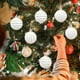 thumbnail image 4 of Bolas de Navidad, Bolas Flocked de Navidad, Bolas de Cristal de Navidad, Set de Cuatro Bolas de Navidad, Bolas de Navidad Colgantes, Bolas de Navidad con Brillo, Bolas de Navidad para Árbol de, 4 of 8