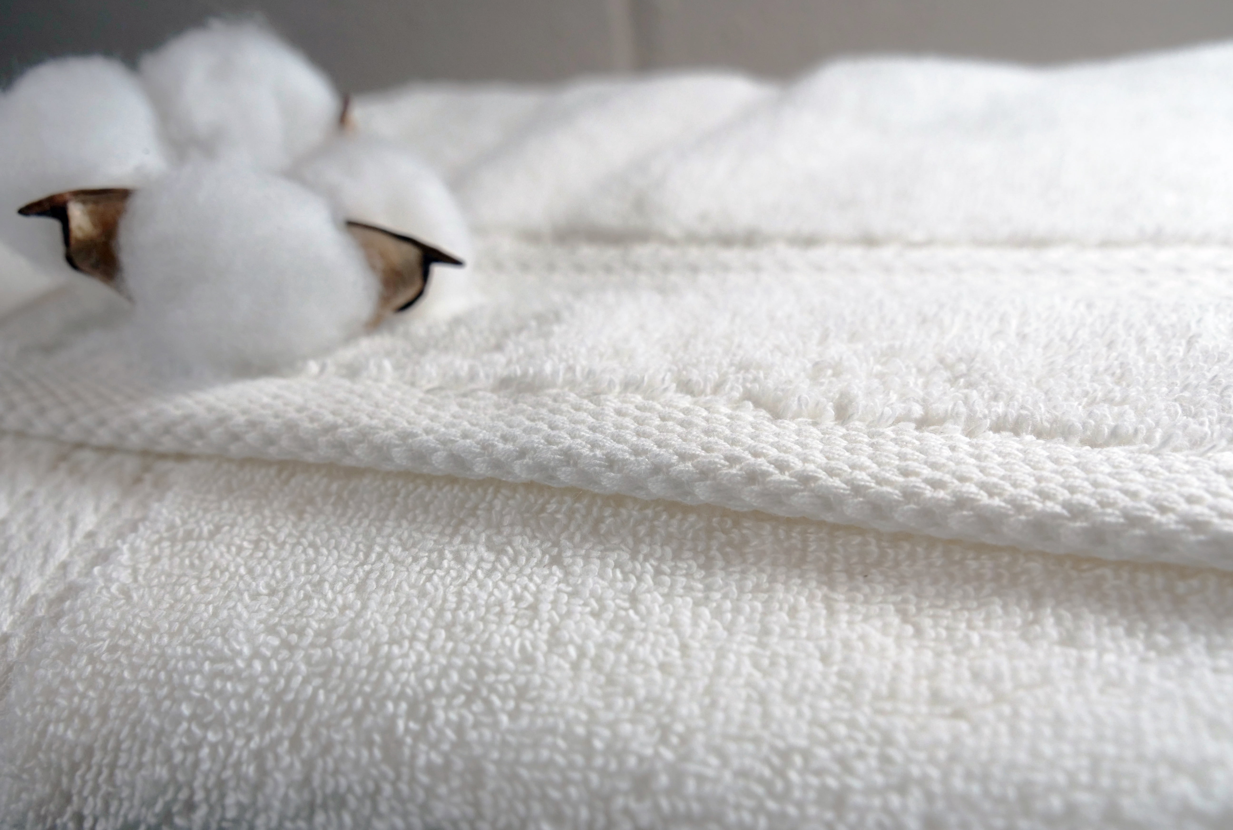Blanda Home Luxurious 100% Turkish Cotton Towel Set - 6 pieces: 2 bath towels, 2 hand towels, 2 washcloths - White