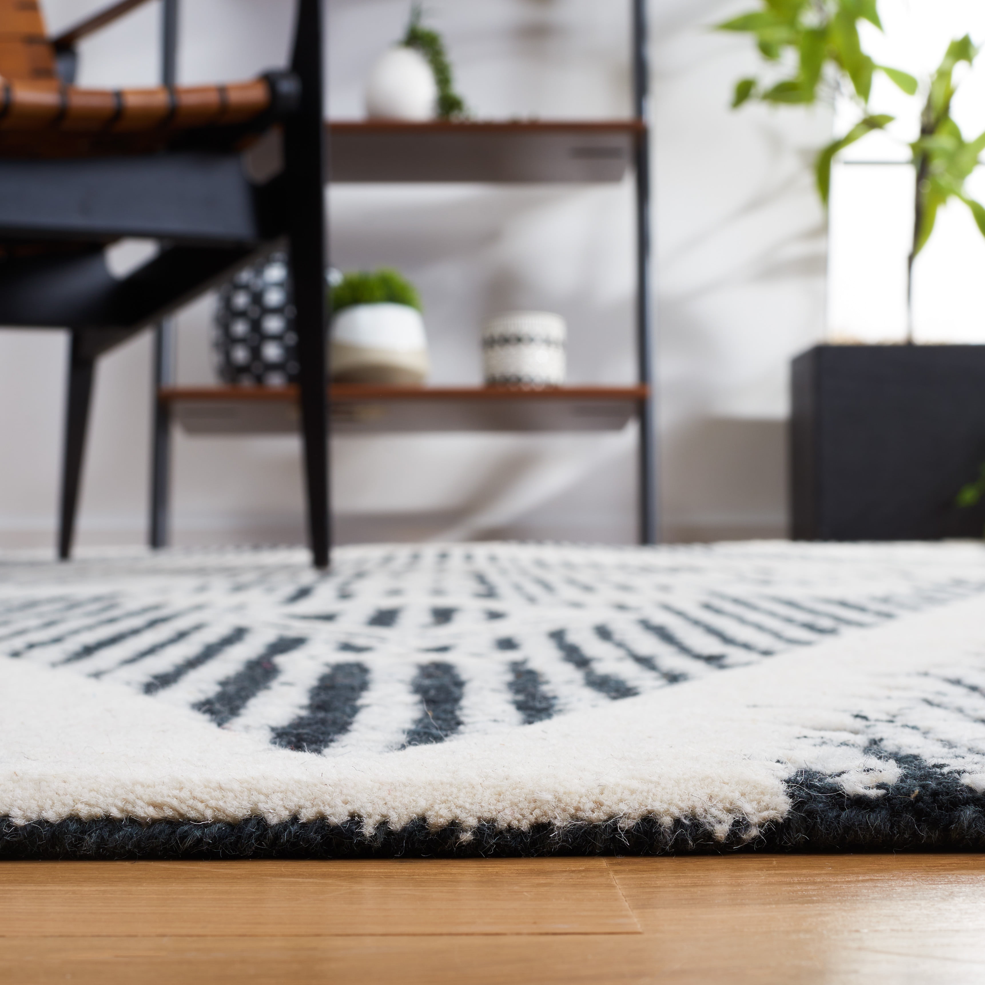 SAFAVIEH Metro Kelsey Diamond Runner Rug, Black/Ivory, 2'3" x 9'