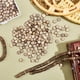 thumbnail image 4 of 6 hebras, 528 piezas, cuentas Heishi de madera de coco, 8 mm, marrones, planas, redondas, para hacer pulseras, collares, pendientes y bisutería. Orificio: 1 mm., 4 of 7